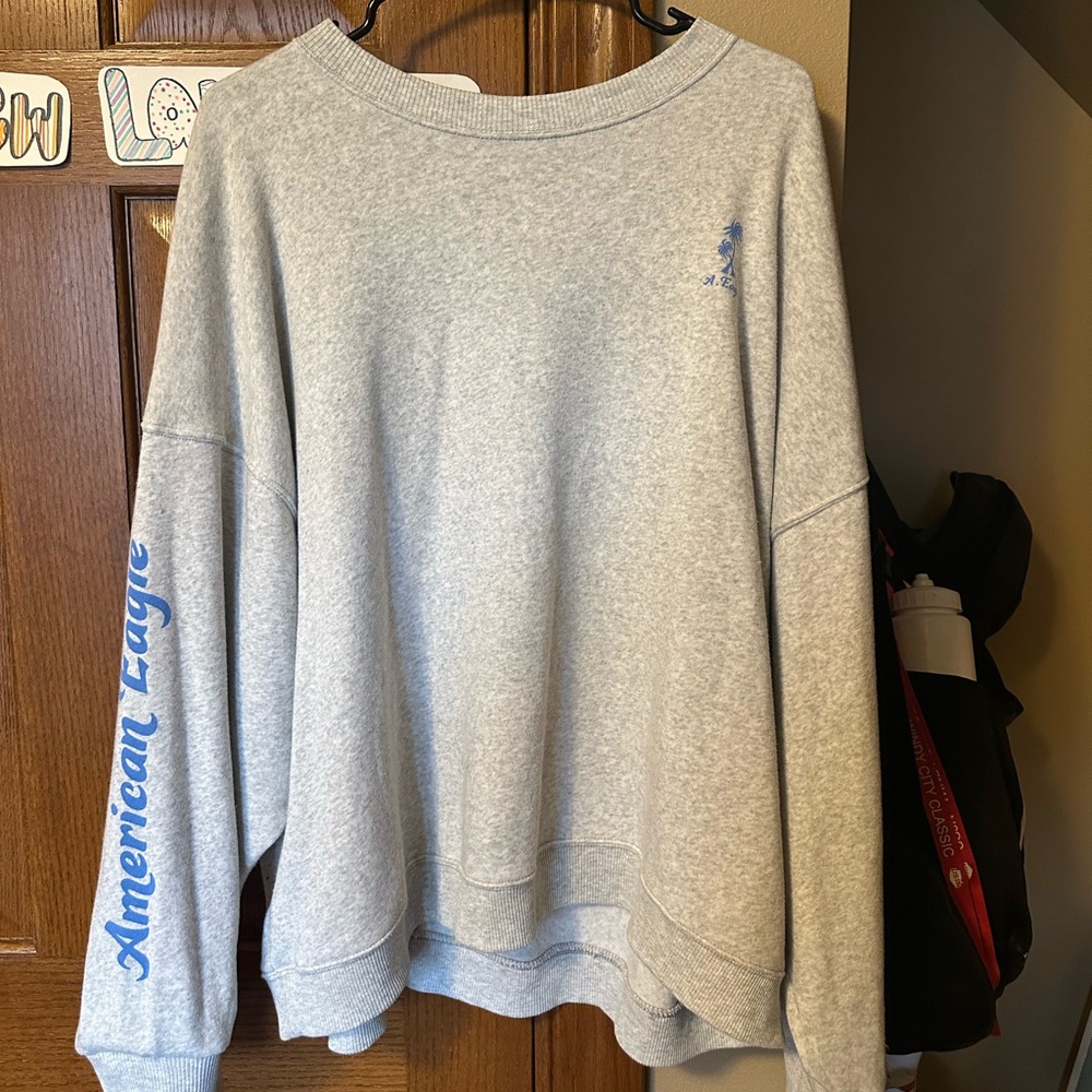 American eagle crewneck XL